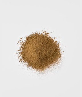 Biologische matcha latte met gember en Ceylon kaneel, energiegevende drankmix.