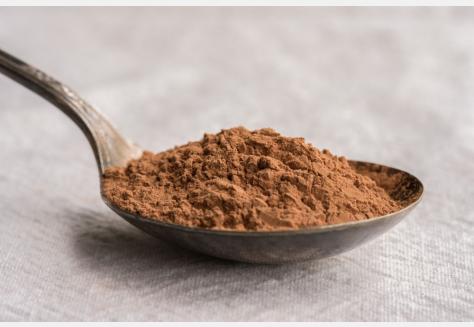Cacao alternatief: chocomelk met carobe poeder    